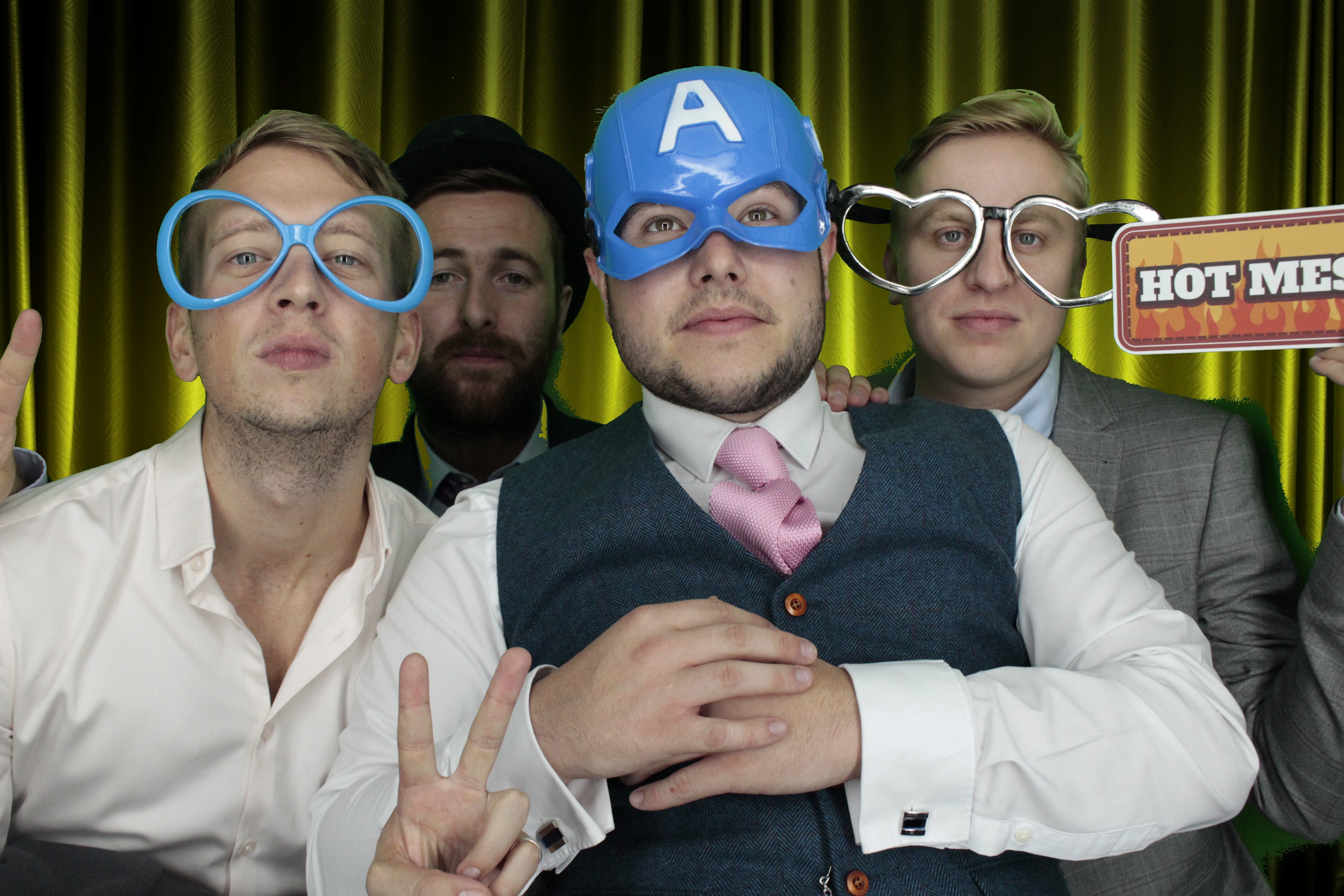 Mr & Mrs Bowles | View more photos from the event at gallery.myphotoboothexperience.co.uk/u/MyPhotoBoothExperienceLtd/Mr-Mrs-Bowles
